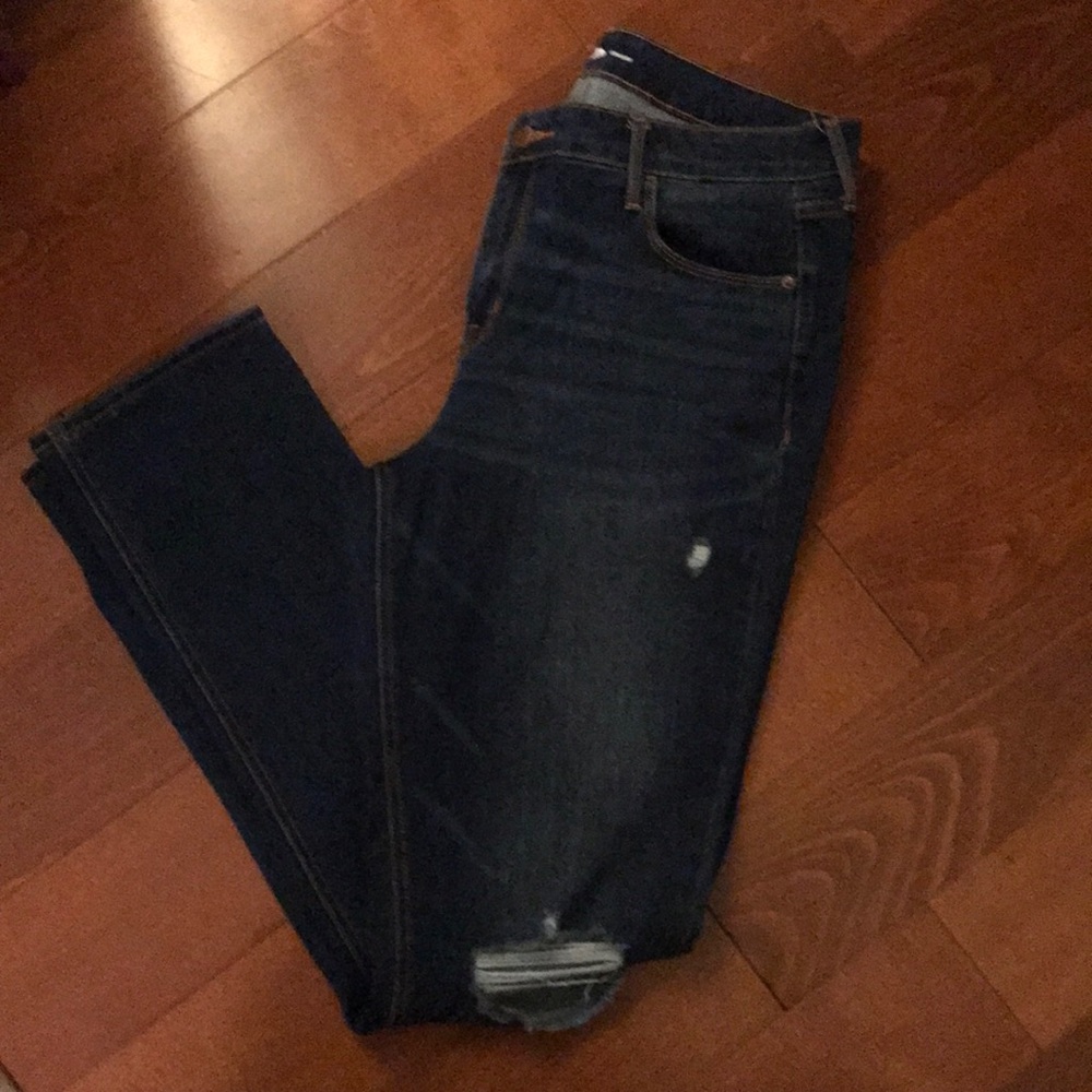 Old navy straight jeans size 14 long. Ripped knees.